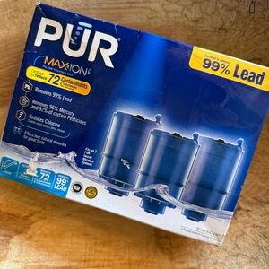 PUR Maxion Water Filtration System with Blue Cartridges